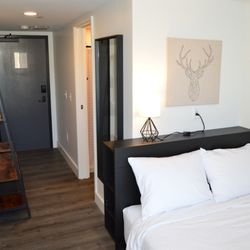 The Block Hotel & Commons - Guest Room
