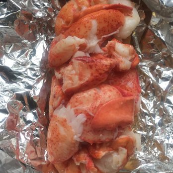 Red's Eats - The best lobster roll in Maine @ Red's Eats in Wiscasset, ME. - Seafood Near Me - Wiscasset, Maine