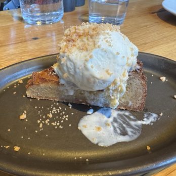 Tre Rivali - Brown Butter Cake - Mediterranean Near Me - Milwaukee, Wisconsin