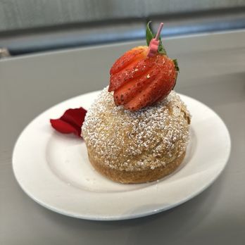 Extraordinary Desserts - Caramelized creme brûlée - Bakeries Near Me - San Diego, California