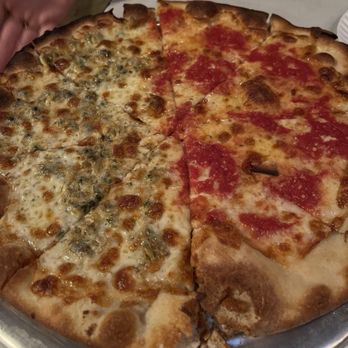 Lee's Tavern - Half White Clam. Half Regular. Excellent - Pizza Near Me - Staten Island, New York