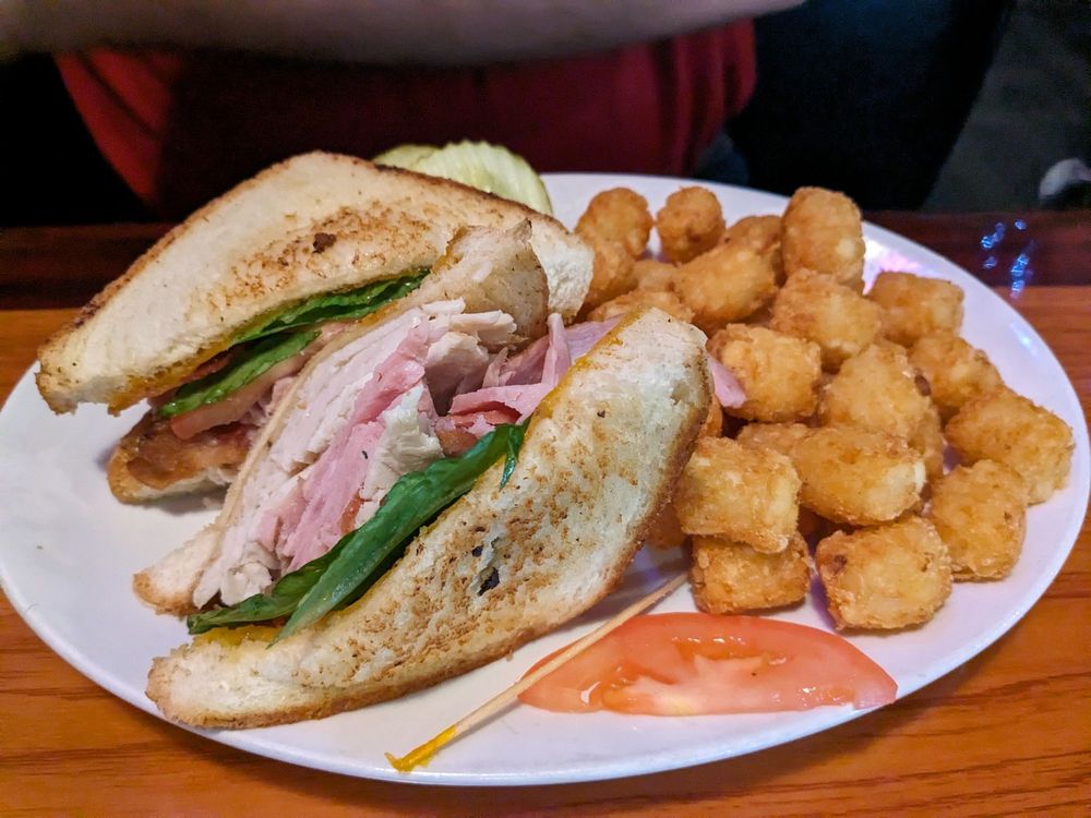 DILLONS RESTAURANT & SPORTS BAR Updated August 2024 41 Photos & 62