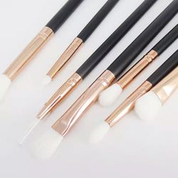 The Pink Makeup Box - Brushes