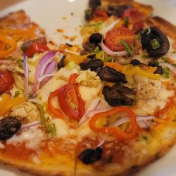 Cauliflower veggie pizza