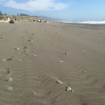 Pacific Reef - Beach out front - Resorts Near Me - Gold Beach, Oregon Pacific Reef - Beach out front - Resorts Near Me - Gold Beach, Oregon