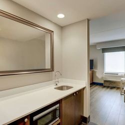 Hampton Inn & Suites Rome - Guest room