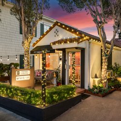 805 Rolfing and Massage - Cozy outdoor waiting area