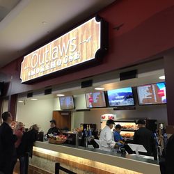 Outlaws Smokehouse - Signage