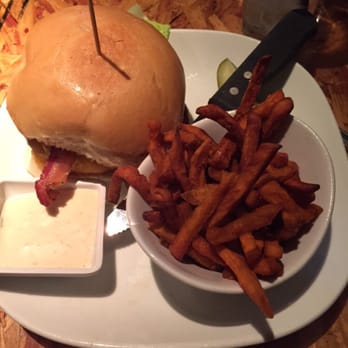 OHSO Distillery - BBQ Burger with sweet potato fries - New American Near Me - Scottsdale, Arizona OHSO Distillery - BBQ Burger with sweet potato fries - New American Near Me - Scottsdale, Arizona