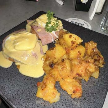 Ekelekua - Eggs Benedict on arepa - Breakfast & Brunch Near Me - Río Grande, Puerto Rico Ekelekua - Eggs Benedict on arepa - Breakfast & Brunch Near Me - Río Grande, Puerto Rico