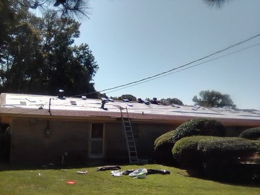 T N T Roofing & Home Improvement Logo