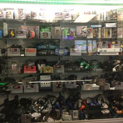 Triple M Buy & Sell - Retro console and accessories