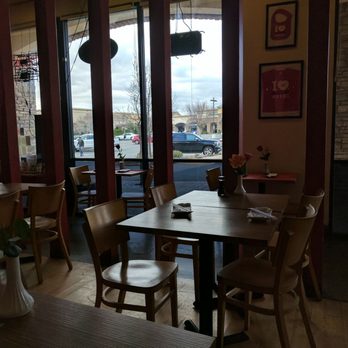 Zakuro - Looking towards shopping area from restaurant. - Sushi Bars Near Me - Lincoln, California