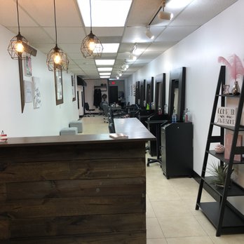 Lindas Beauty Salon - Reception desk - Hair Salons Near Me - Miami, Florida Lindas Beauty Salon - Reception desk - Hair Salons Near Me - Miami, Florida