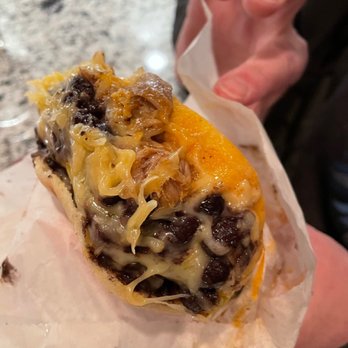 Chellas Arepa Kitchen - Pernil Arepa - Venezuelan Near Me - Lancaster, Pennsylvania Chellas Arepa Kitchen - Pernil Arepa - Venezuelan Near Me - Lancaster, Pennsylvania