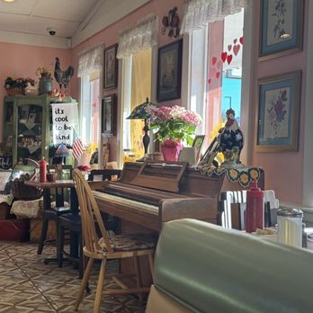 Hometown Country Kitchen - Dining area - Comfort Food Near Me - Henderson, Nevada Hometown Country Kitchen - Dining area - Comfort Food Near Me - Henderson, Nevada