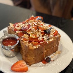 The Hangout - Berries Lover Toast