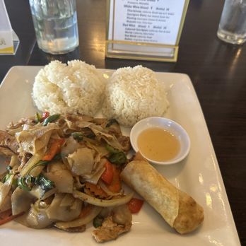 Luv n Eat Thai Cuisine - Pad Kee Mao - Thai Near Me - Camarillo, California Luv n Eat Thai Cuisine - Pad Kee Mao - Thai Near Me - Camarillo, California