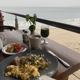 Green Chilaquiles with fruit and green juice