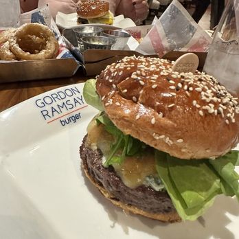 Gordon Ramsay Burger Las Vegas - Blue Cheeseburger, unfortunately they forgot to add the figgy jam - Burgers Near Me - Las Vegas, Nevada Gordon Ramsay Burger Las Vegas - Blue Cheeseburger, unfortunately they forgot to add the figgy jam - Burgers Near Me - Las Vegas, Nevada