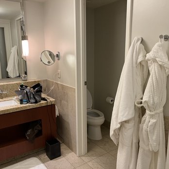 Four Seasons Hotel - Hotels Near Me - Saint Louis, Missouri