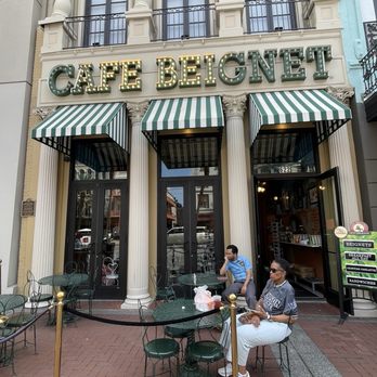 Cafe Beignet, Canal St - Outside - Coffee & Tea Near Me - New Orleans, Louisiana