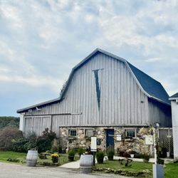 Va La Vineyards - The barn-tasting room