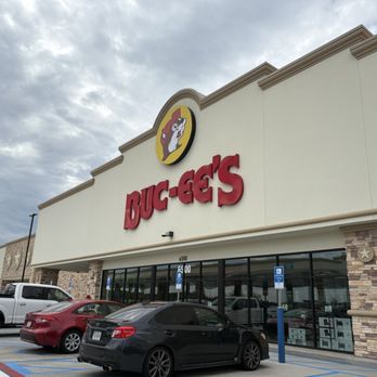 Buc-ee’s - Front of store - Gas Stations Near Me - Mount Crawford, Virginia
