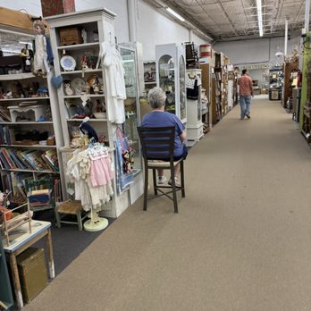 West End Antiques Mall - Rude old lady - Antiques Near Me - Richmond, Virginia