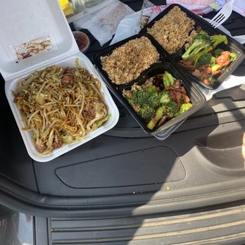 Red Lantern - Beef with Broccoli and beef chowmein - Chinese Near Me - Brea, California