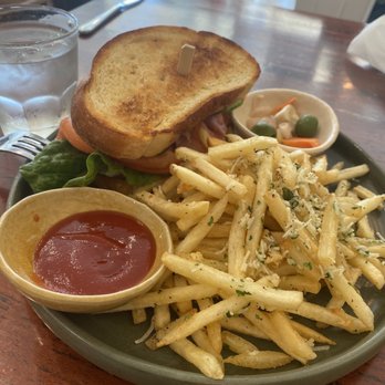 Fig & Ginger - Smoked Salmon with Truffle Fries - Breakfast & Brunch Near Me - Honolulu, Hawaii