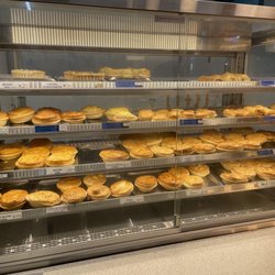 Ronnie's Cafe and Bakery - Delicious pies!!