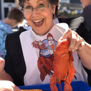 C-Ray Lobster - Bebe and her first Maine Lobster - Seafood Near Me - Bar Harbor, Maine