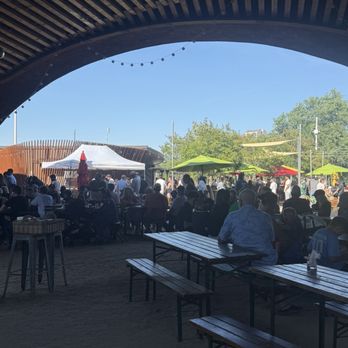 Drake’s: The Barn - Drake's the Barn eating area - Breweries Near Me - West Sacramento, California Drake’s: The Barn - Drake's the Barn eating area - Breweries Near Me - West Sacramento, California