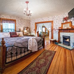 Holden House 1902 Bed & Breakfast Inn