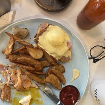 OEB Breakfast - Downtown - Traditional Benny with Canadian Bacon - Breakfast & Brunch Near Me - Calgary, Alberta OEB Breakfast - Downtown - Traditional Benny with Canadian Bacon - Breakfast & Brunch Near Me - Calgary, Alberta