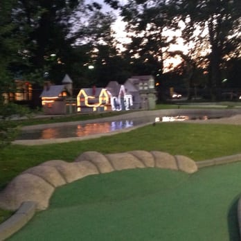 Franklin Square Mini Golf - Mini Golf Near Me - Philadelphia, Pennsylvania