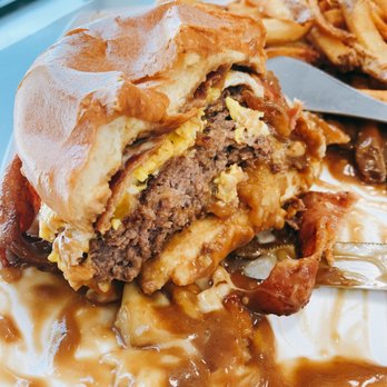 Munch Box - Munch Box Poutine Burger - Breakfast & Brunch Near Me - Las Vegas, Nevada Munch Box - Munch Box Poutine Burger - Breakfast & Brunch Near Me - Las Vegas, Nevada