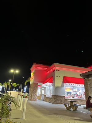 In-N-Out Burger by null