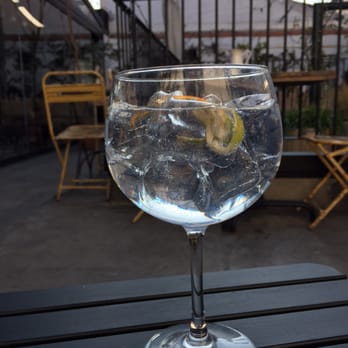 The Hat Terraza - Gin&tonic de Pascua en las azoteas castizas. - Pubs Near Me - Madrid, M