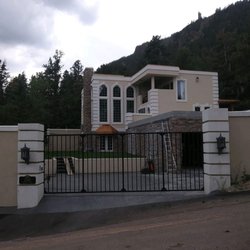 Terry Lund Construction - Stucco and stone. For reference the small inside wall is 4ft tall.