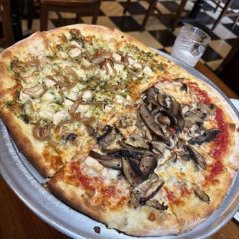 Palio Pizzeria - 14" 1/2 Chicken Pesto and 1/2 Quattro Funghi pizza - Pizza Near Me - Hyannis, Massachusetts Palio Pizzeria - 14" 1/2 Chicken Pesto and 1/2 Quattro Funghi pizza - Pizza Near Me - Hyannis, Massachusetts