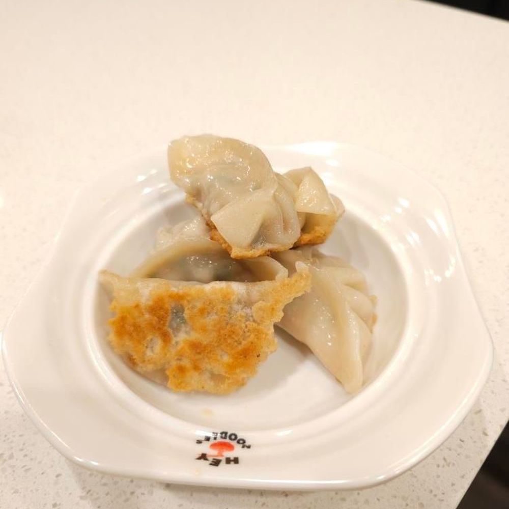 Pork & chive dumpling