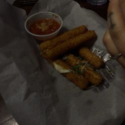 Old Chicago Pizza + Taproom - MOZZARELLA STICKS