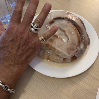 Red Rock Cafe - Big roll - Breakfast & Brunch Near Me - Sedona, Arizona