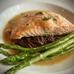 Freelance Cafe & Wine Bar - Pan Seared King Salmon