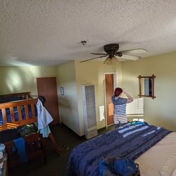 Montecito Sequoia Lodge - Lodge room - one large bed and one bunkbed - cozy