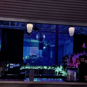 Swan Dive - view from patio thru bar to stage - Dance Clubs Near Me - Las Vegas, Nevada Swan Dive - view from patio thru bar to stage - Dance Clubs Near Me - Las Vegas, Nevada