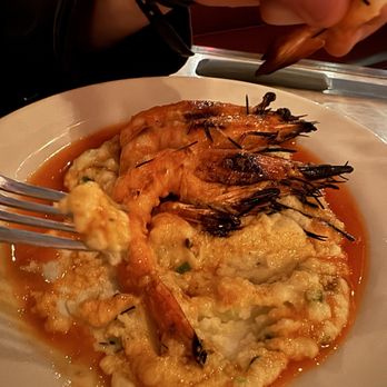 Queen's Raw Bar & Grill - Shrimp n Grits - Seafood Near Me - Los Angeles, California Queen's Raw Bar & Grill - Shrimp n Grits - Seafood Near Me - Los Angeles, California