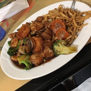 Chef Leo's - a plate of chinese food - Chinese Near Me - Vidor, Texas